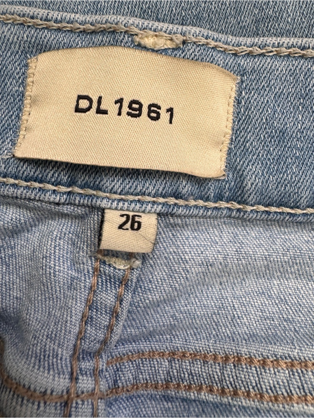 DL1961 Mara Straight Mid Rise Instasculpt Ankle Jeans | Fountain Wash | Size 26 - Picture 2 of 14